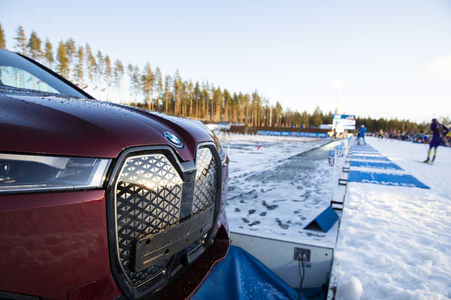 Elektrické BMW iX sa chystá na zimnú športovú sezónu