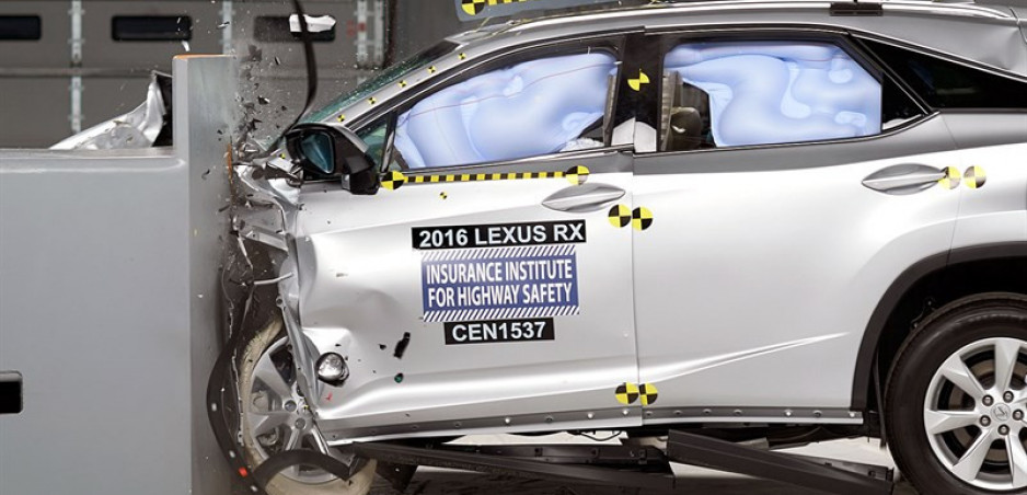 Lexus RX dosiahol najvyššie hodnotenie v nárazových testoch