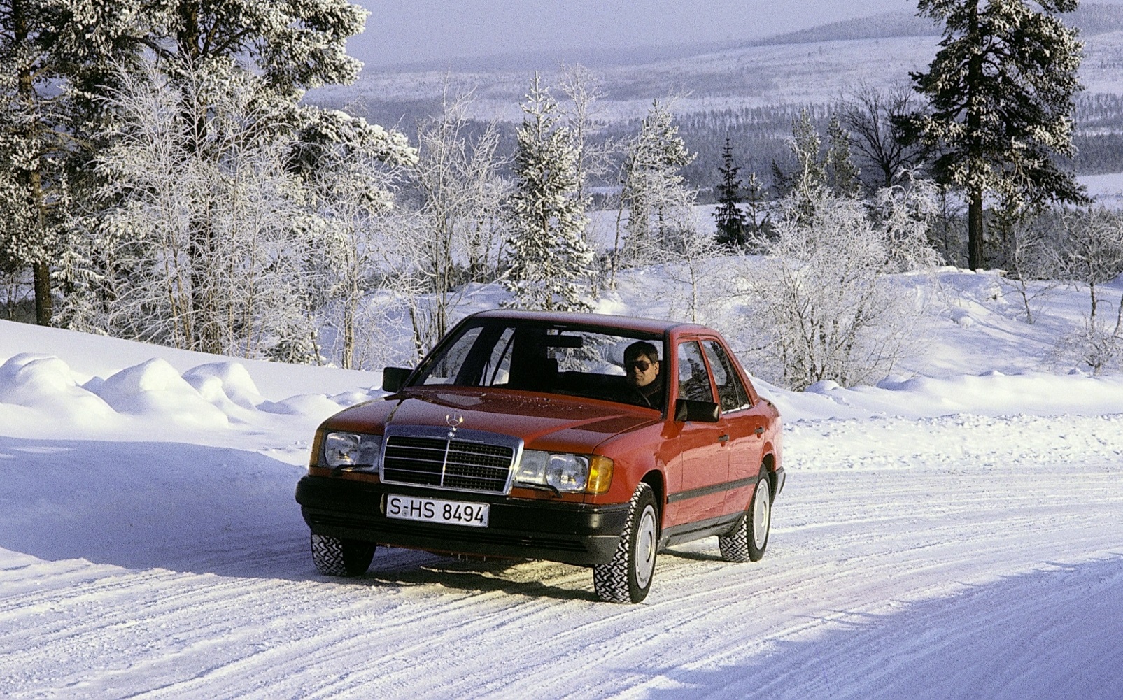 Návrat na autosalón IAA 1985: Mercedes predstavil nové systémy ASD, ASR a 4MATIC
