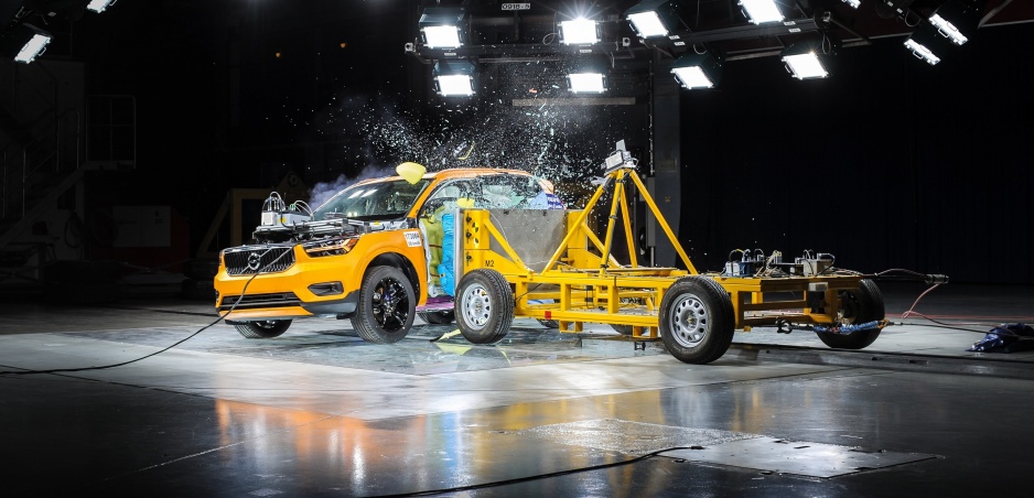 Nové Volvo XC40: Pozrite si zábery crash testov