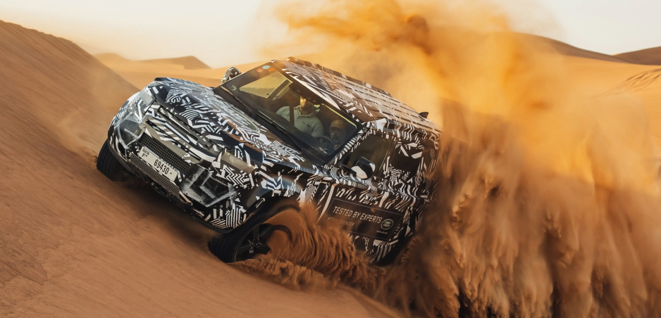 Nový Land Rover sa ukazuje na fotkách v púšti