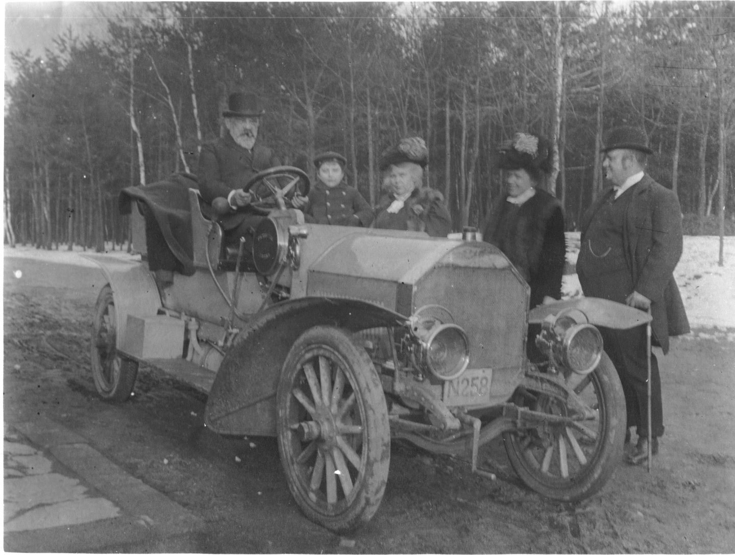 Prvý benzín elektrický hybrid Škody má už 125 rokov