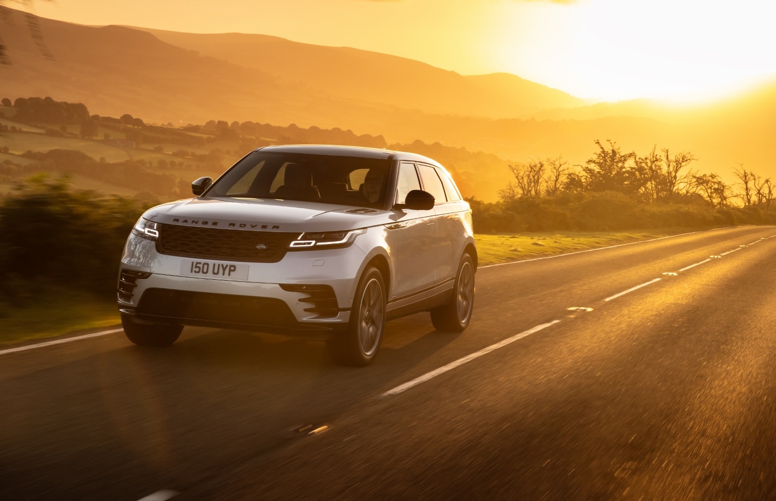 Range Rover Velar dostal nový plug in hybrid a rýchly infotainment