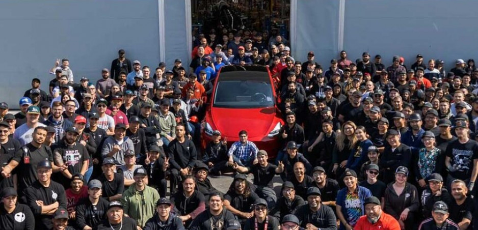 Tesla vyrobila prvý milión áut. Zavŕšila ho Modelom Y