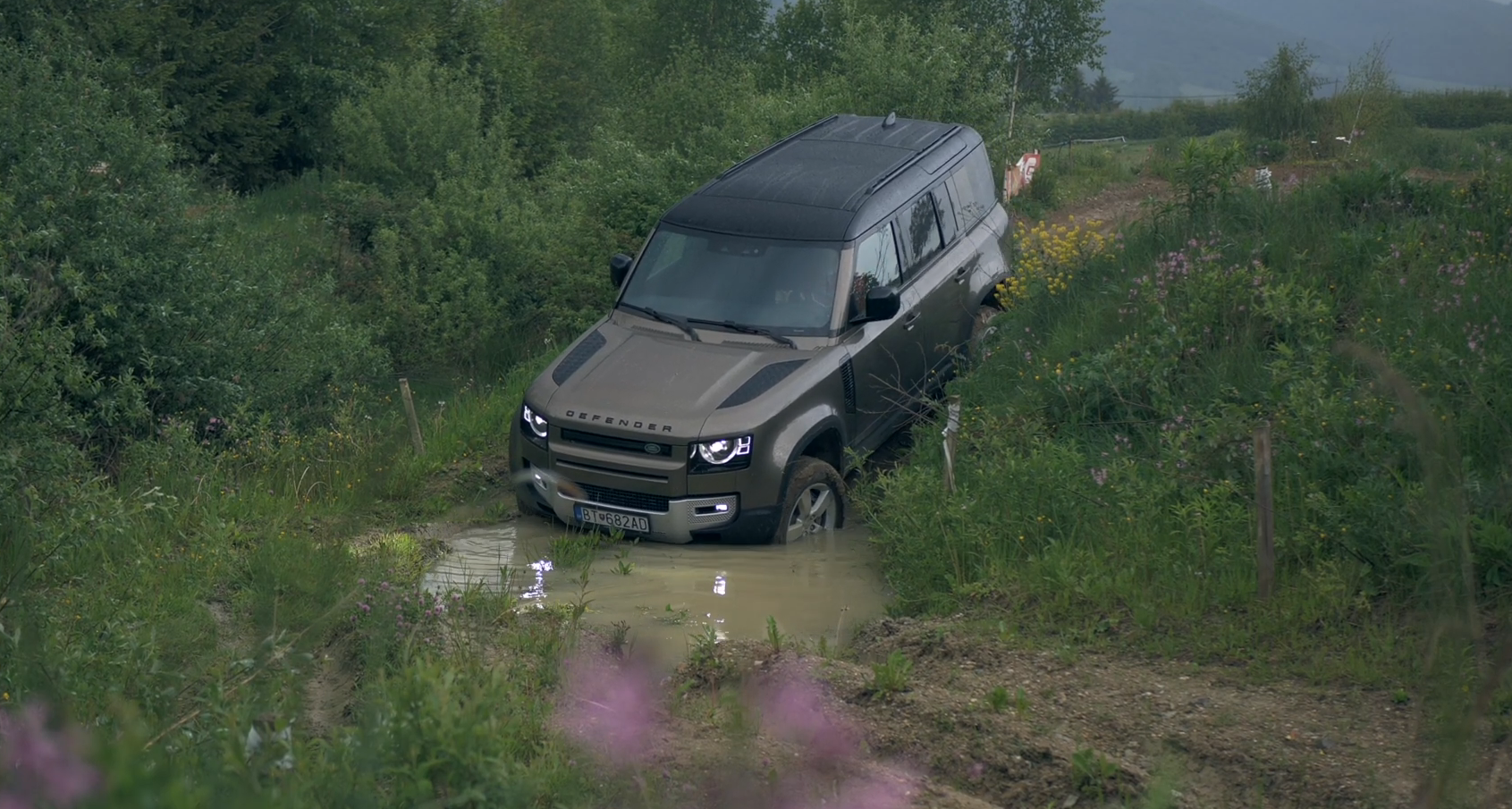 Test: Nový Land Rover Defender sme museli vyskúšať v teréne