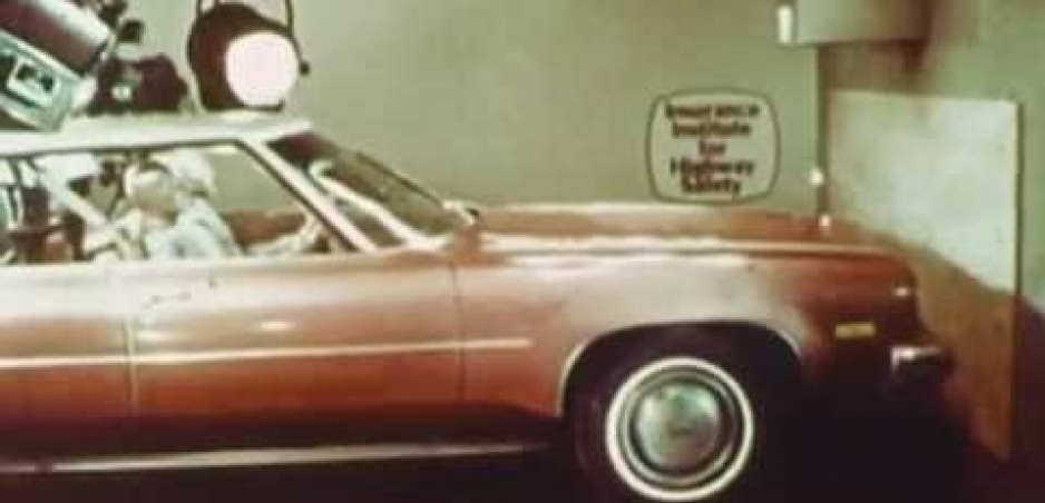 Video zo sedemdesiatych rokov ukazuje, prečo sa oplatí nosiť pásy